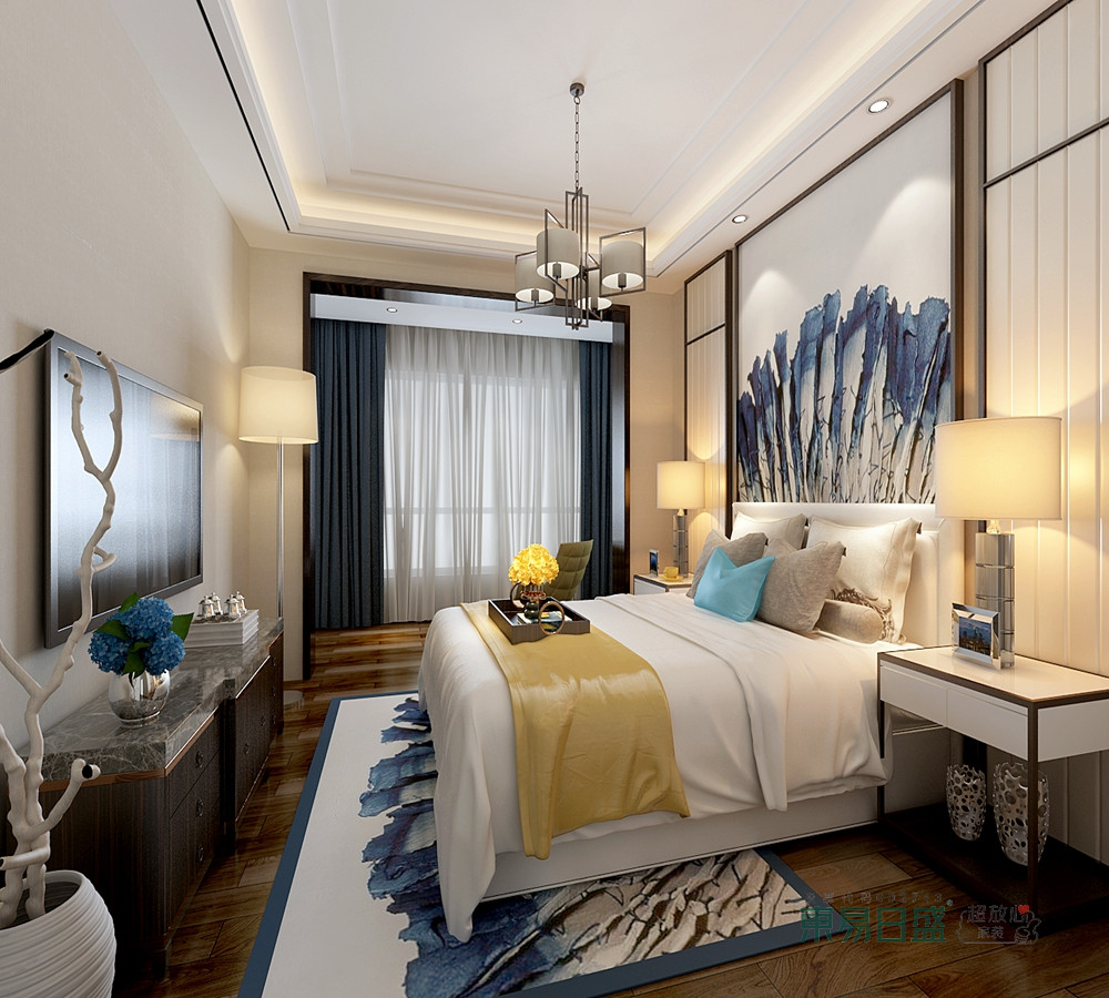 水墨蓝的树枝图案，渲染在卧室床头背景和地毯上，抢眼的制造出空间的层次；床品布艺与背景软包呼应，同时局部黄蓝的点缀，使富有自然生机的空间中，愈加清新活力。