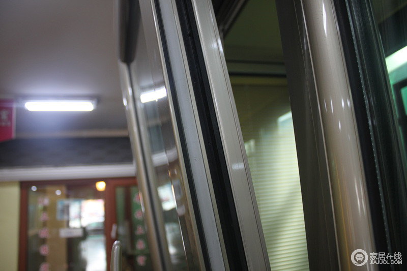 维尔斯 70#型材三层中空玻璃断桥铝窗图片