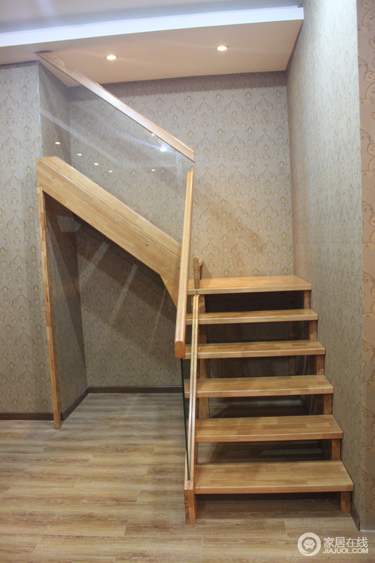 艺诺楼梯 简约木楼梯图片