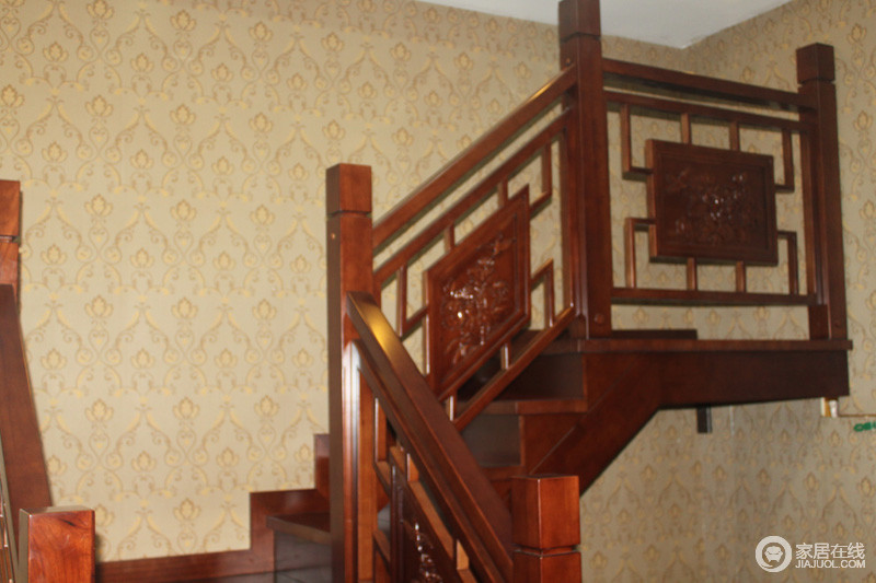 艺诺楼梯 欧式木楼梯图片